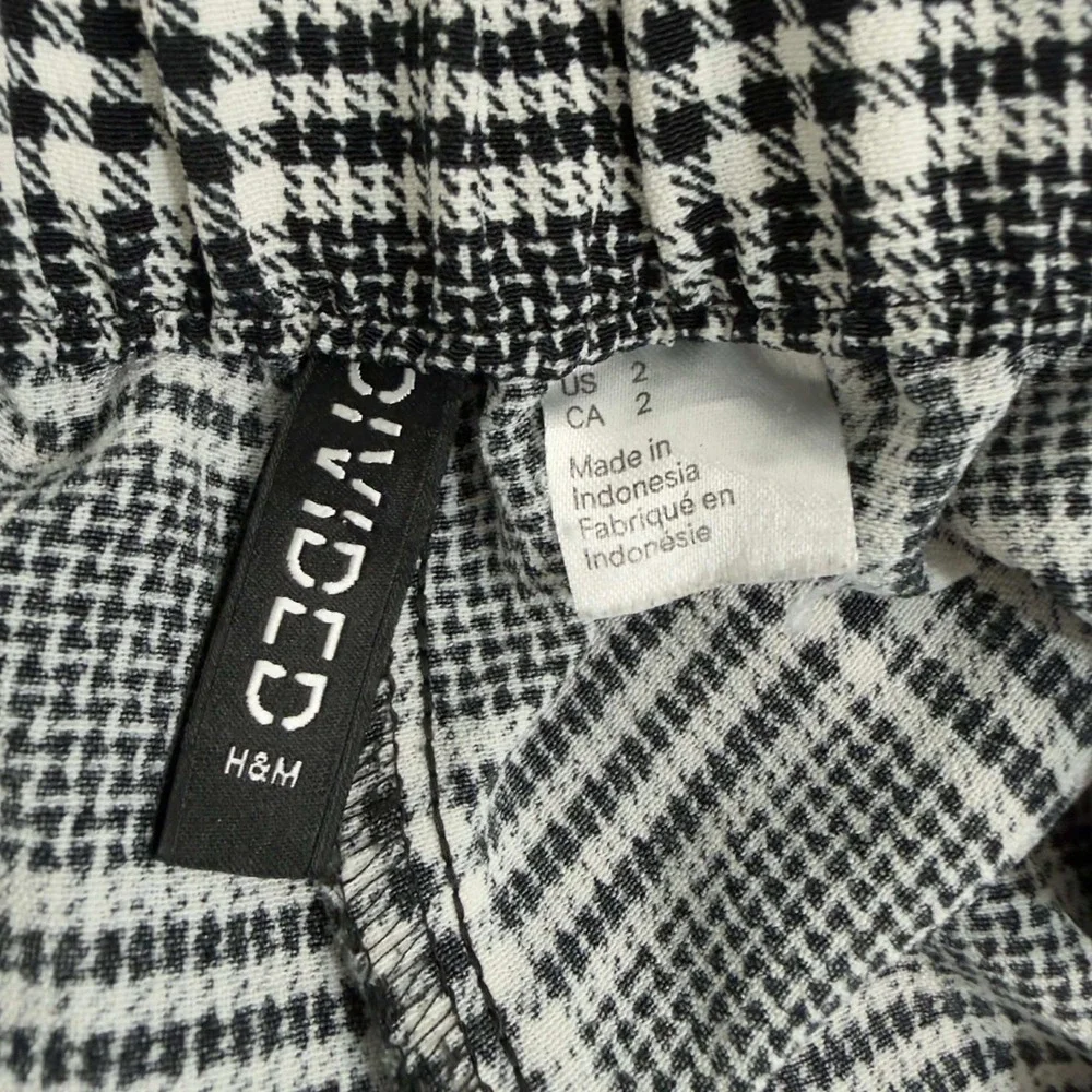 H&M Divided Women's Black‎ White Plaid Check Tapered Ankle Pants Size 2
